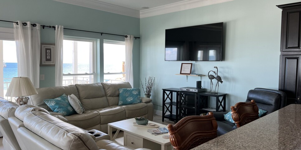 Orange Beach - The Beach House - Living